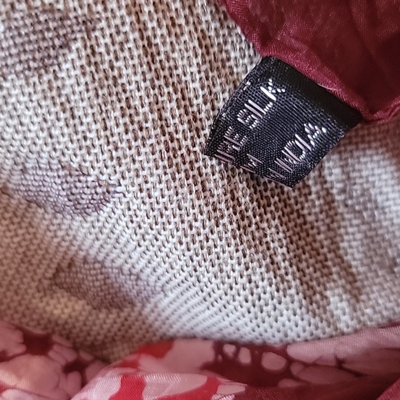 Large Pure silk Scarf made in India - Picture 4 of 4